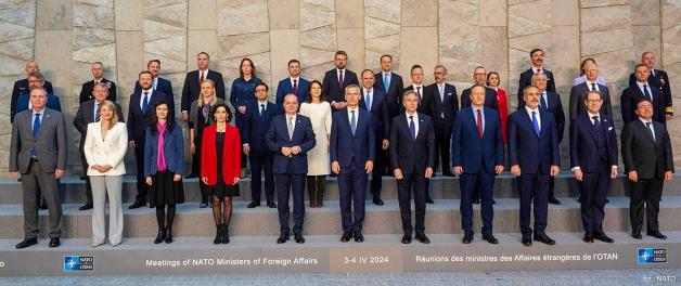 Minister Radosław Sikorski wziął udział w spotkaniu ministrów spraw zagranicznych państw NATO w Brukseli